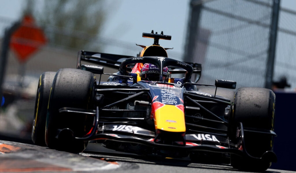 Red Bull se disculpa con Max Verstappen por no arreglar antes un problema en la dirección del coche