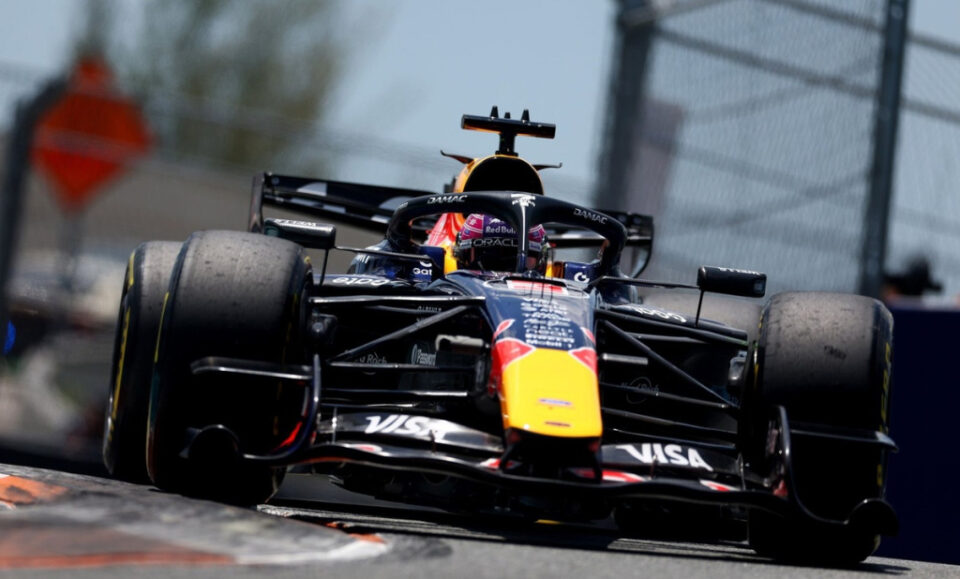 Red Bull se disculpa con Max Verstappen por no arreglar antes un problema en la dirección del coche