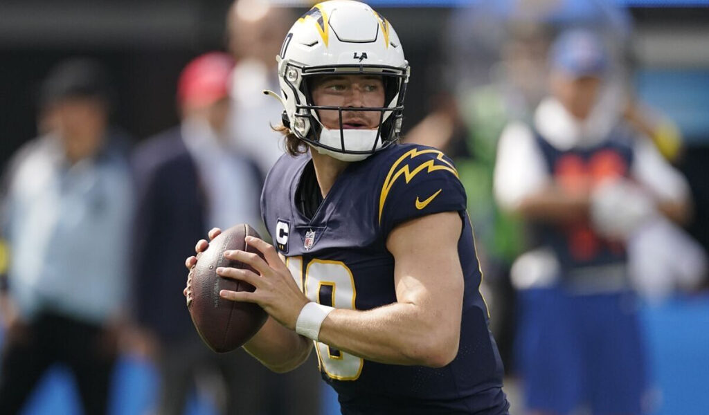 Justin Herbert renueva con los Chargers y se convierte en el mejor pagado de la historia