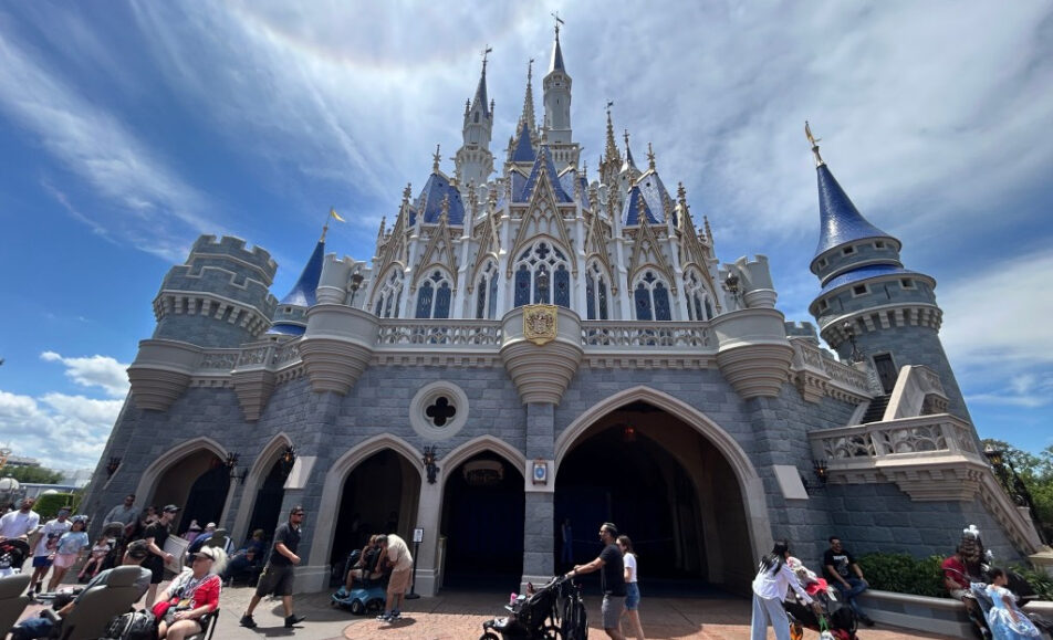 Los líderes de Disney son optimistas sobre los parques temáticos a pesar de la caída en la asistencia
