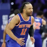 Los Knicks aplastan a unos rendidos 76ers con récord de puntos y triples | Sporting News