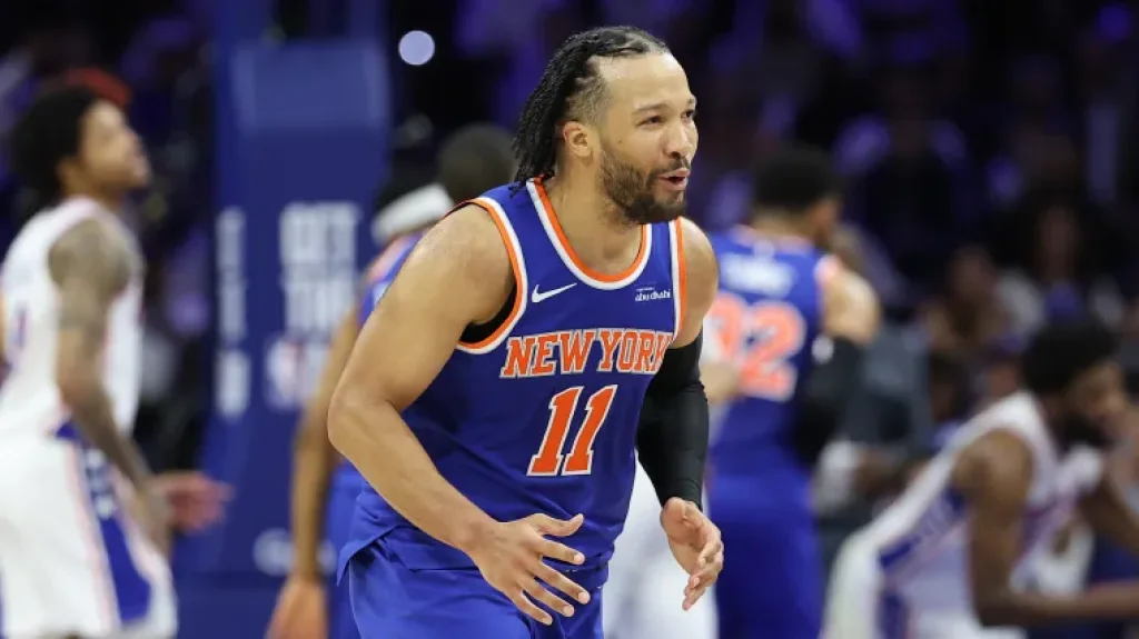 Los Knicks aplastan a unos rendidos 76ers con récord de puntos y triples | Sporting News