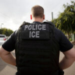Una directiva secreta de ICE está poniendo a prueba una de las tradiciones más fuertes de Florida: el gobierno abierto