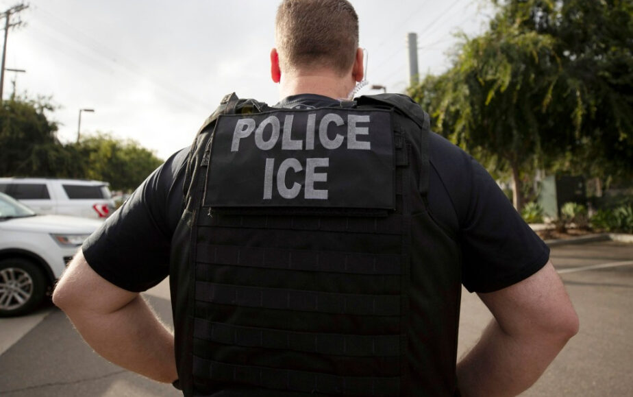 Una directiva secreta de ICE está poniendo a prueba una de las tradiciones más fuertes de Florida: el gobierno abierto
