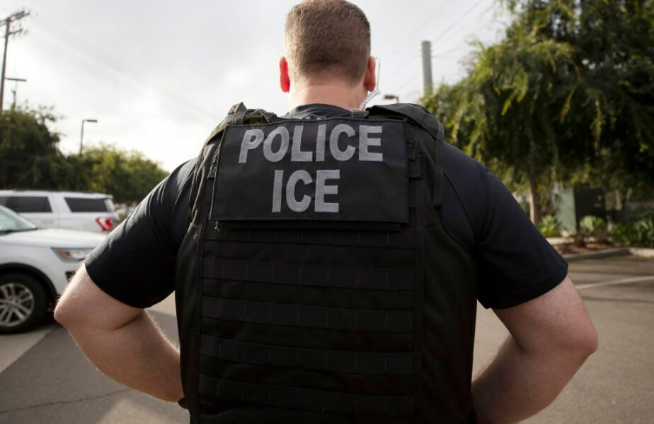 Una directiva secreta de ICE está poniendo a prueba una de las tradiciones más fuertes de Florida: el gobierno abierto
