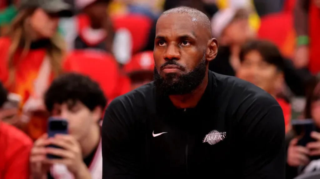 ¿Se retira LeBron James? Todo lo que se sabe sobre el futuro del Rey tras la eliminación de los Lakers | Sporting News