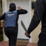 Terror en Miami Gardens: hombre atacó con un machete a repartidora de Amazon