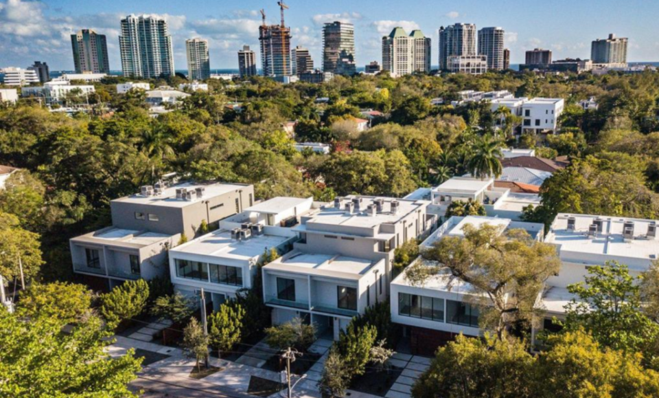 Casas “malditas” de Coconut Grove terminan en subasta tras fraude millonario