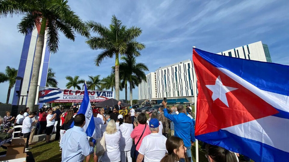 El Diario en 90 segundos: Exilio cubano en Miami celebra el 124 aniversario de la República