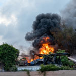 Feroz incendio en Opa-locka dejó familias evacuadas y negocios destruidos