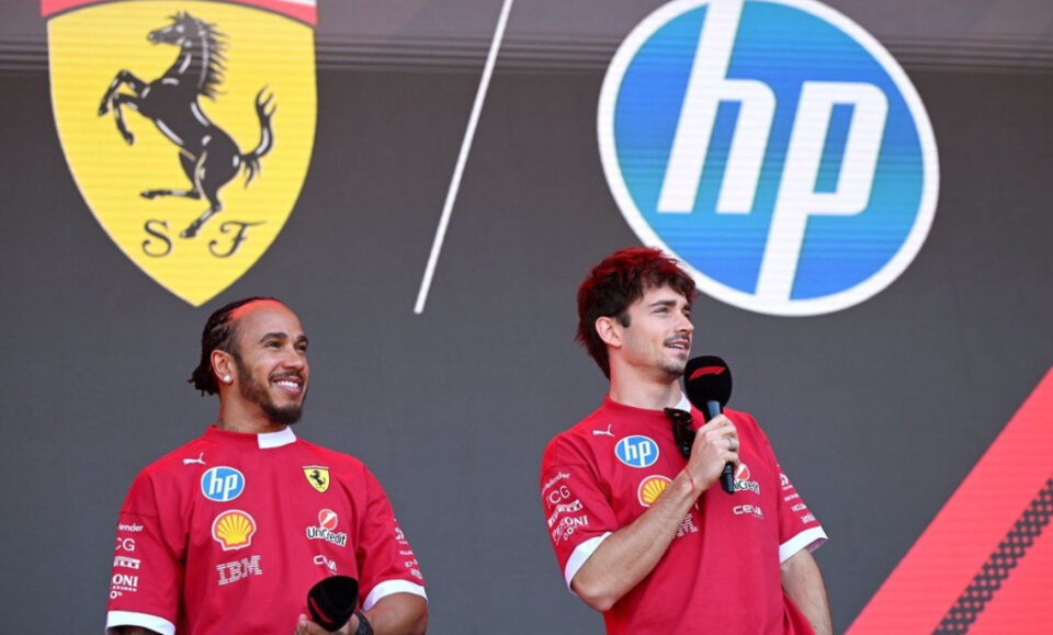 La divertida reacción de Leclerc al ver a Hamilton conducir el nuevo Ferrari Luce