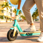 Miami Beach evalúa normas para regular el uso de scooters y bicis eléctricas