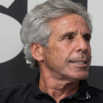 Tiene un impactante parecido con Jeffrey Epstein y quiere gobernar Palm Beach