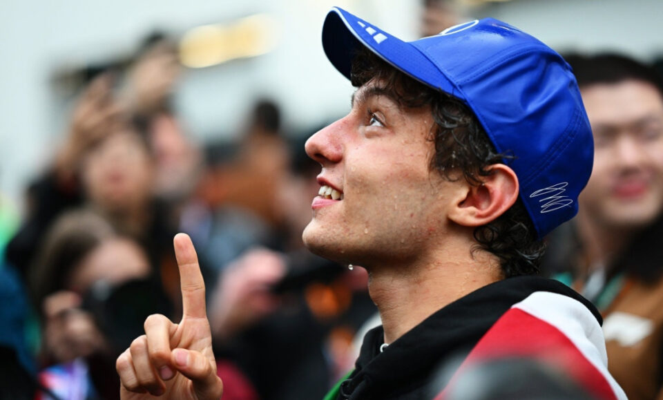 Antonelli reafirma su lealtad a Mercedes en medio de especulaciones sobre Ferrari