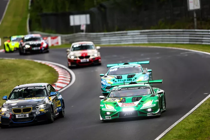 N.º 130 Red Bull Team ABT Lamborghini Huracán GT3 Pro: Marco Mapelli, Nicky Catsburg, Nicholas Yelloly