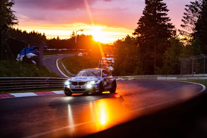 N.º 652: Equipo Adrenalin Motorsport con llantas Mainhattan: Aldrin Opran, Grégoire Boutonnet, Laurent Laparra, Oleg Kravets