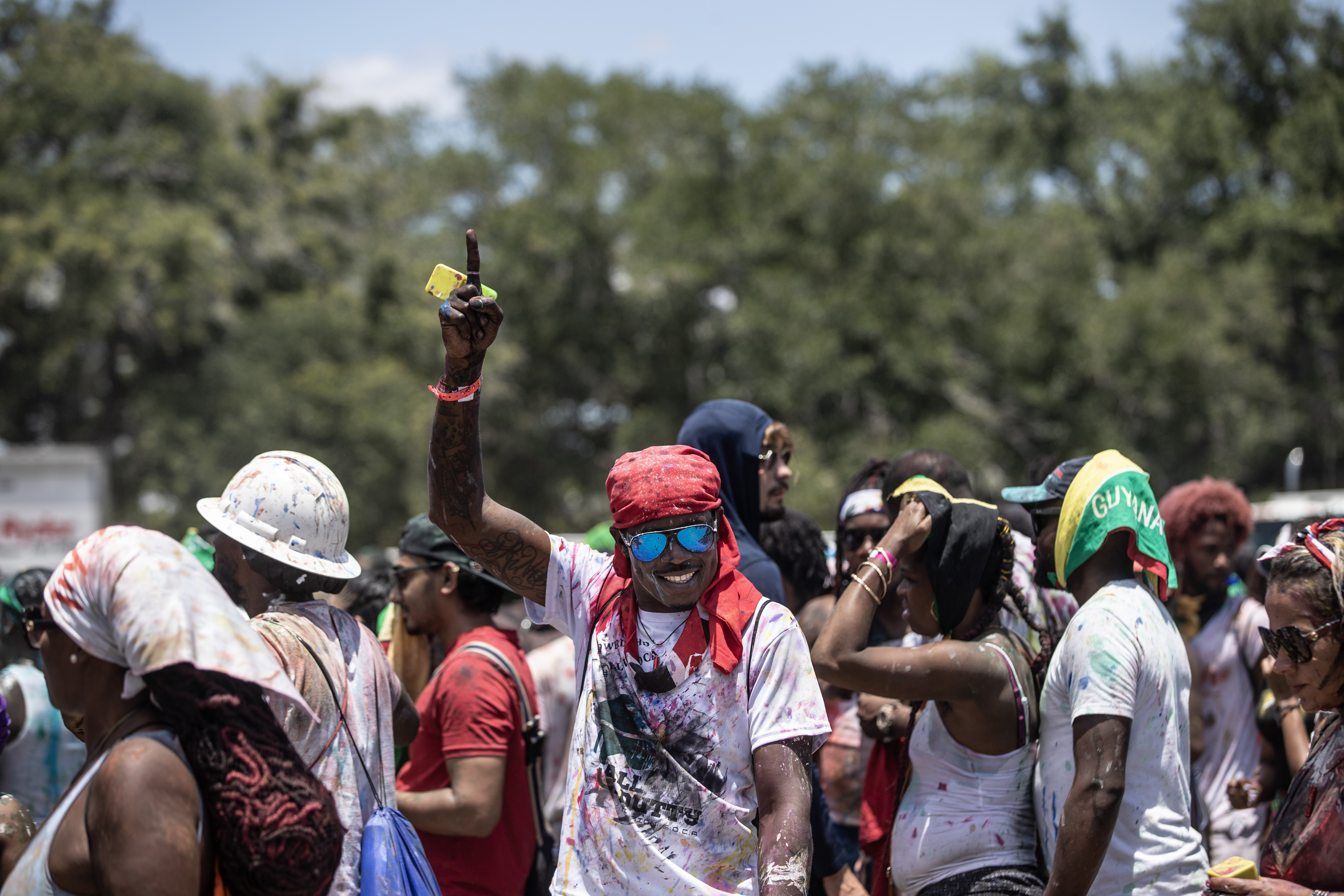 La celebración de J'ouvert en el Camping World Stadium en el centro de Orlando, Florida, sábado 27 de mayo de 2023. J'ouvert marca el comienzo de las celebraciones del Carnaval en el Caribe, que coincide con la emancipación de los esclavos en muchas de las islas del Caribe. (Willie J. Allen Jr./Orlando Sentinel)