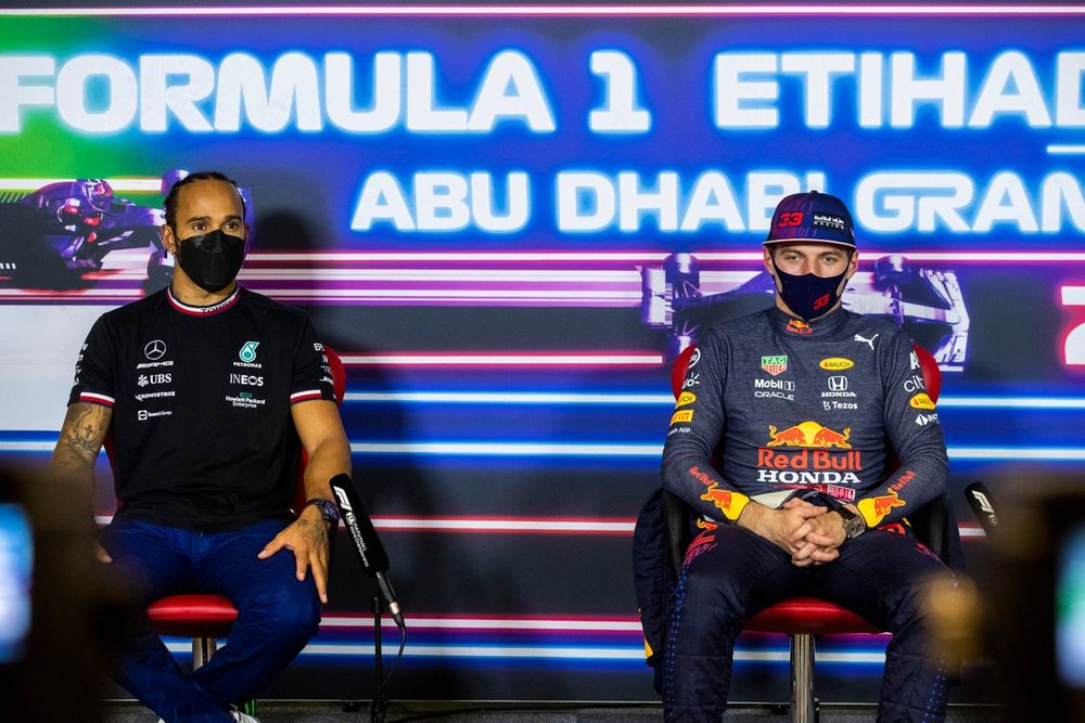 Lewis Hamilton, Mercedes, pole man Max Verstappen, Red Bull Racing