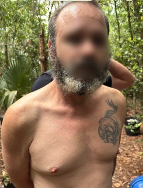 fugitivo sexual en Naples