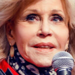 Jane Fonda (88 años): «Estoy acostumbrada a levantarme a las 5:30, así que no pasa nada… excepto dormirme a las 20:00»