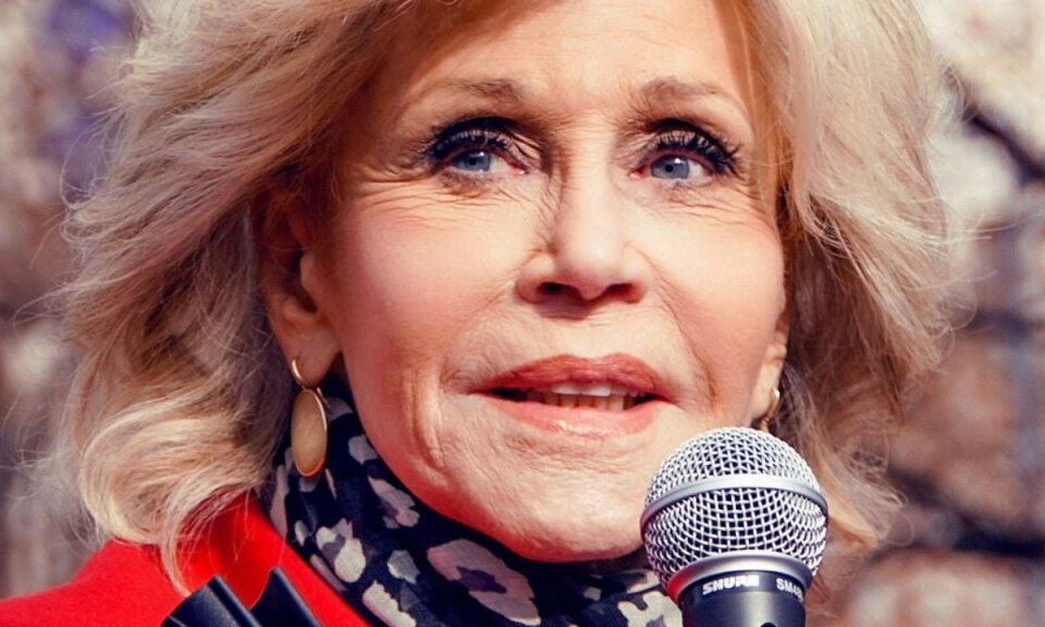 Jane Fonda (88 años): «Estoy acostumbrada a levantarme a las 5:30, así que no pasa nada… excepto dormirme a las 20:00»
